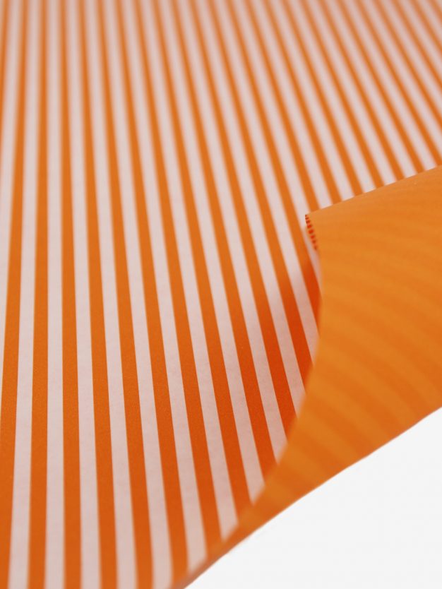 geschenkpapierbogen-creme-mit-streifen-orange
